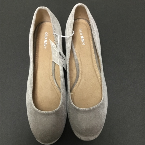 Old Navy Shoes - Old navy light gray velvet block heels size 9